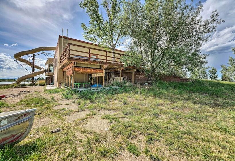 Lakefront Country Home W/ Waterslide & Trampoline!