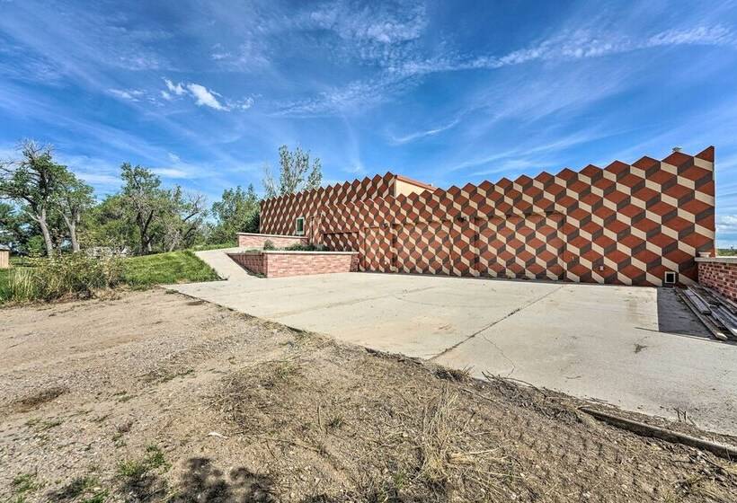Lakefront Country Home W/ Waterslide & Trampoline!