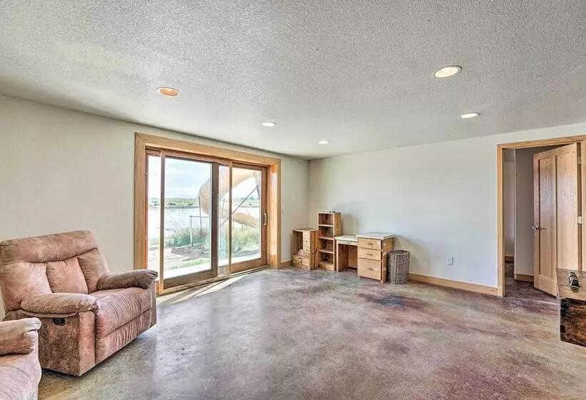 Lakefront Country Home W/ Waterslide & Trampoline!