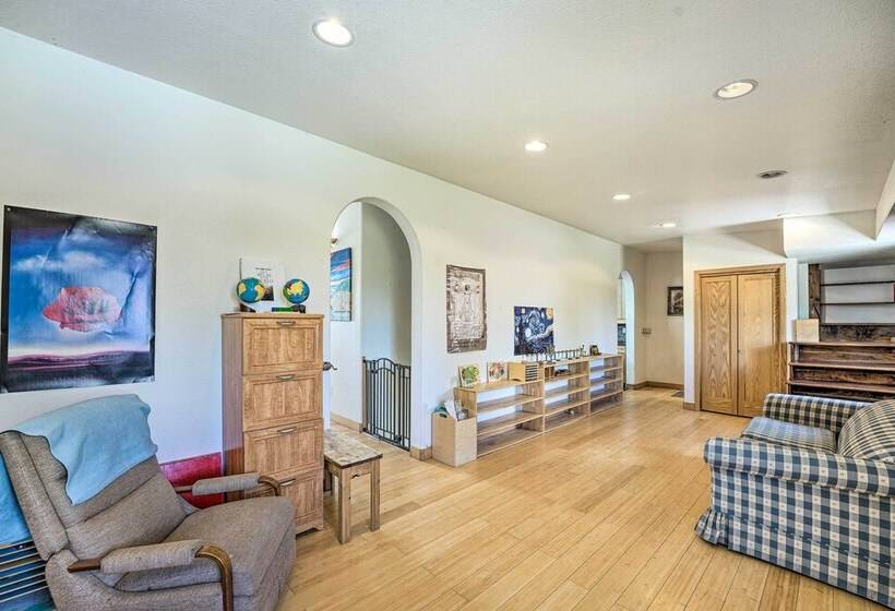 Lakefront Country Home W/ Waterslide & Trampoline!