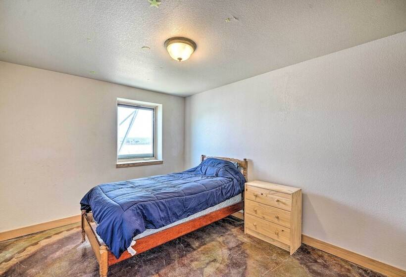 Lakefront Country Home W/ Waterslide & Trampoline!