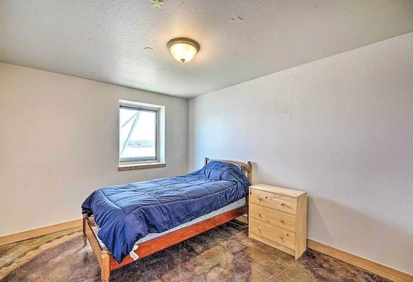 Lakefront Country Home W/ Waterslide & Trampoline!