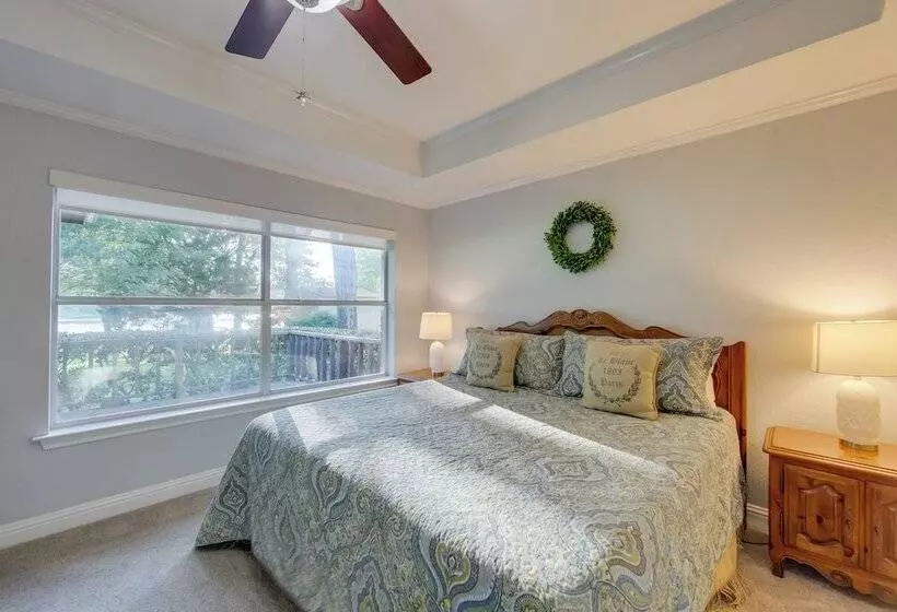 Lakefront Mabank Home W/ Dock: Near Golf Courses