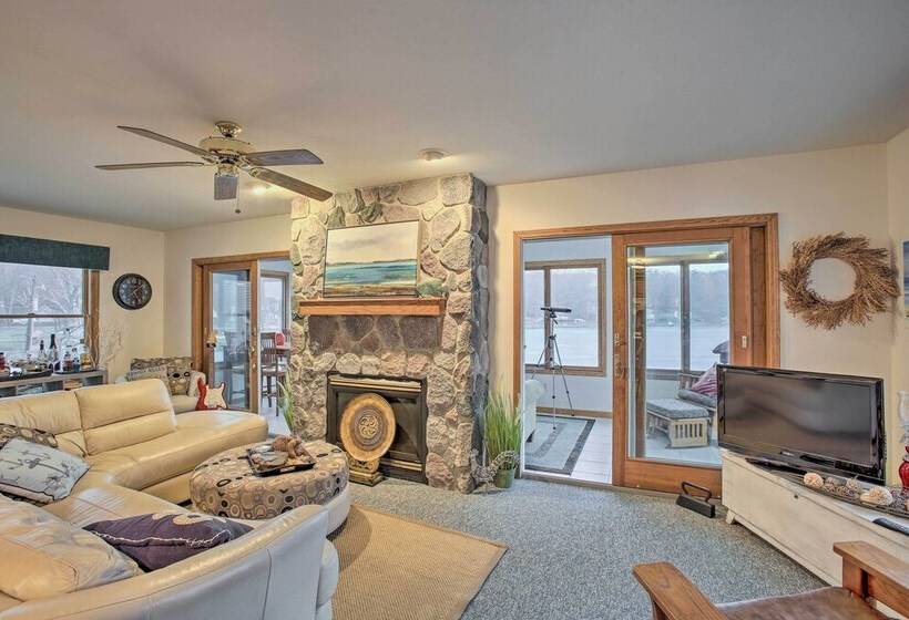 Lakefront Newaygo Home Private Dock, Kayaks