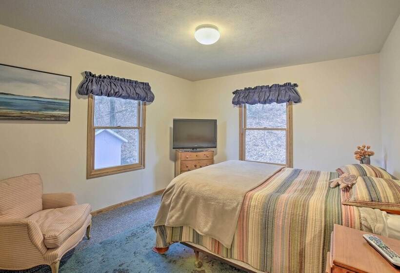 Lakefront Newaygo Home Private Dock, Kayaks