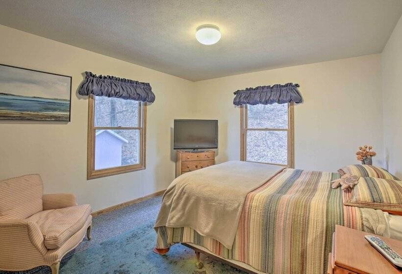 Lakefront Newaygo Home Private Dock, Kayaks