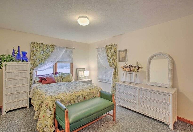 Lakefront Newaygo Home Private Dock, Kayaks