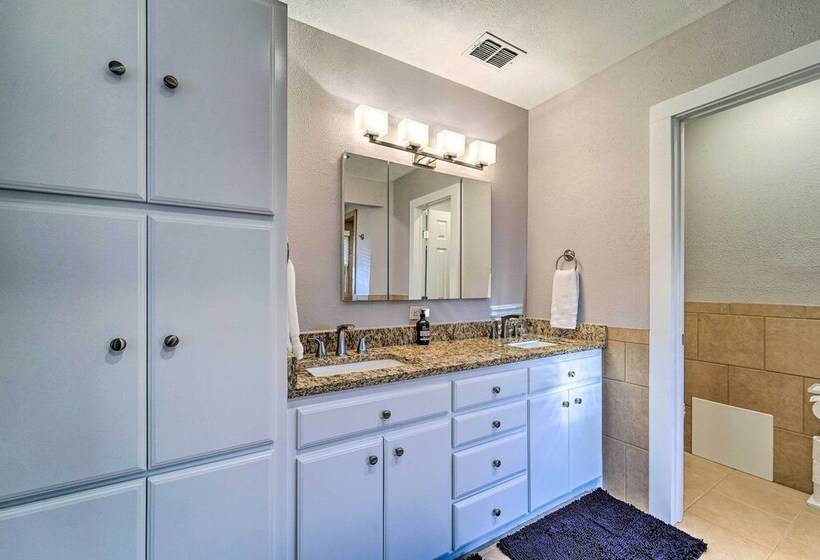 Lovely Lubbock Home W/ Furnished Deck & Grill