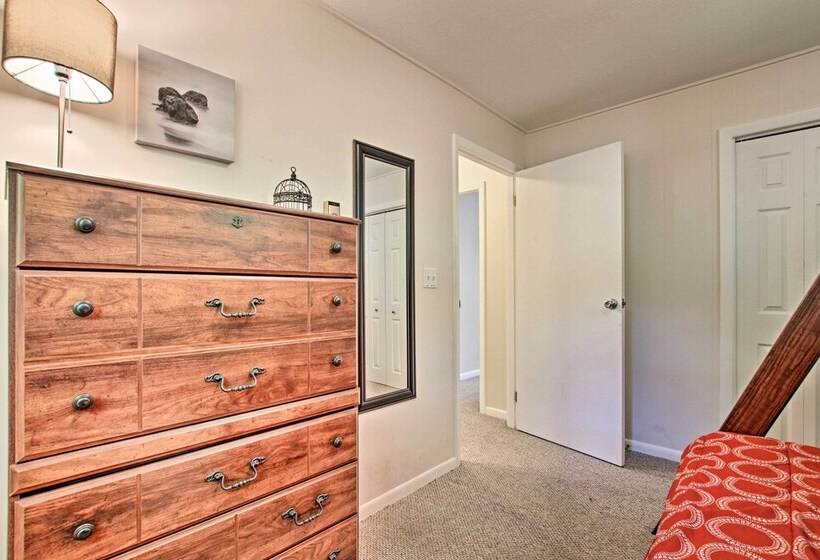 Ludington Cottage W/ Deck, Yard & Fire Pit!