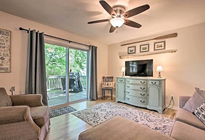 Ludington Cottage W/ Deck, Yard & Fire Pit!