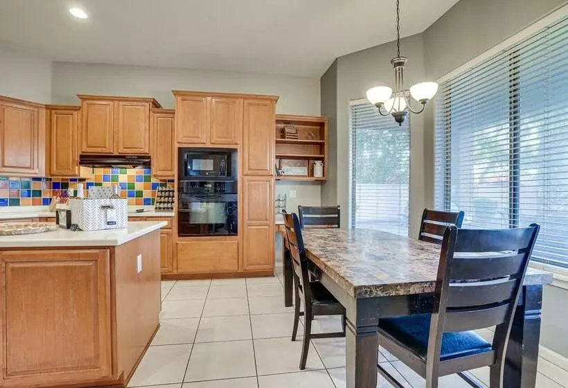 Goodyear Group Getaway W/ Pool & Putting Green