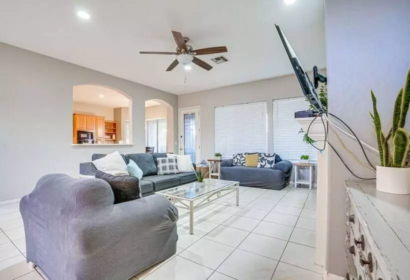 Goodyear Group Getaway W/ Pool & Putting Green