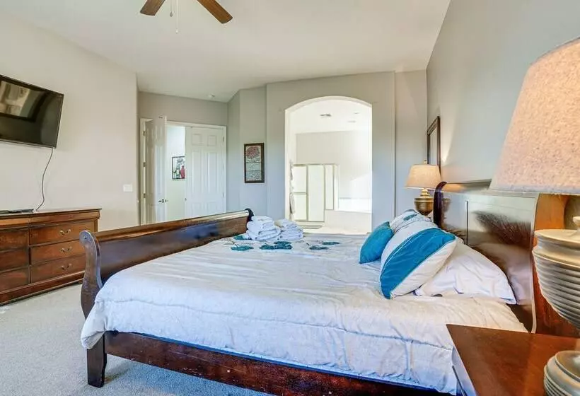 Goodyear Group Getaway W/ Pool & Putting Green