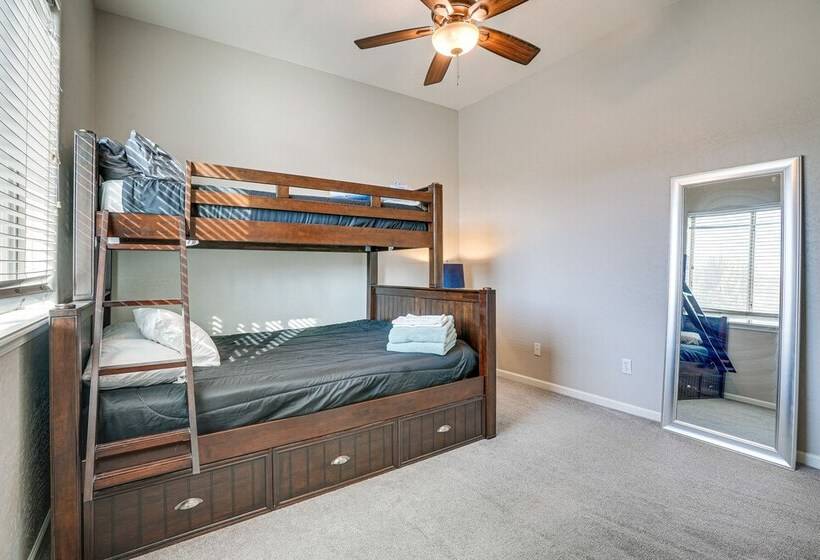 Goodyear Group Getaway W/ Pool & Putting Green