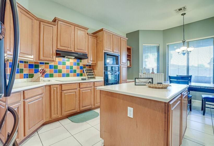 Goodyear Group Getaway W/ Pool & Putting Green