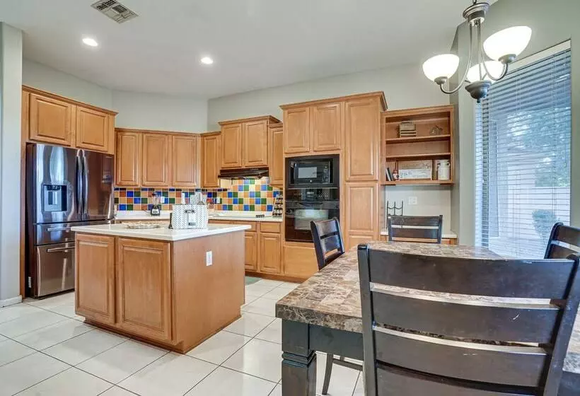 Goodyear Group Getaway W/ Pool & Putting Green