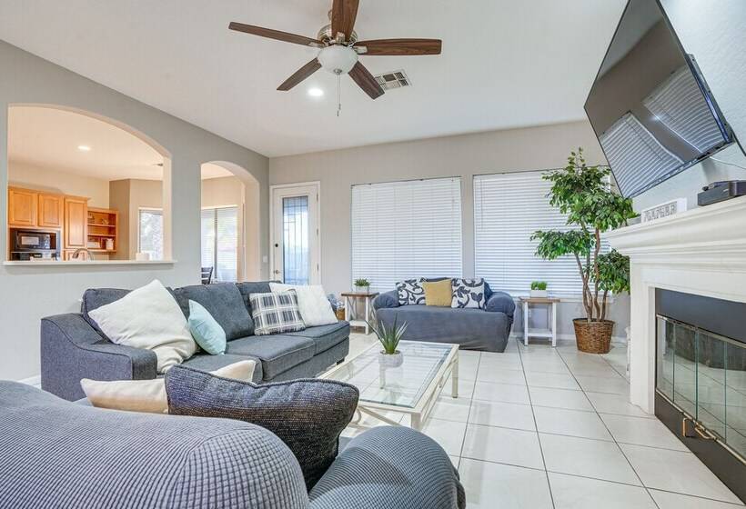 Goodyear Group Getaway W/ Pool & Putting Green