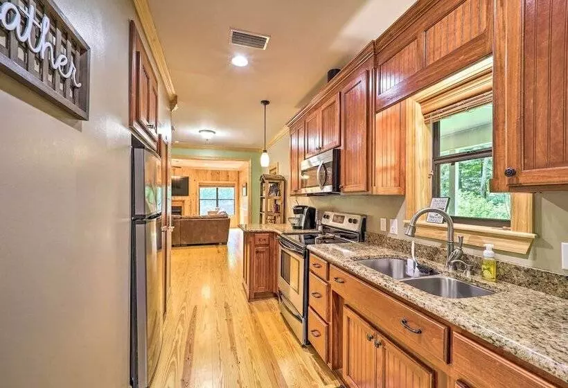 10 Mi To Grandfather Mountain:  Wolfe Creek Cabin