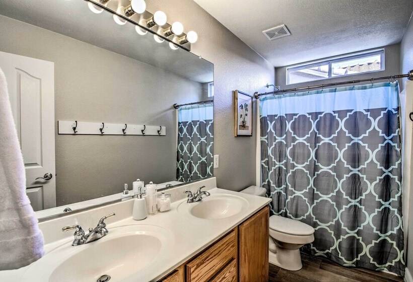 Mesa Abode W/ Grill & Hot Tub   2 Mi To Shopping!