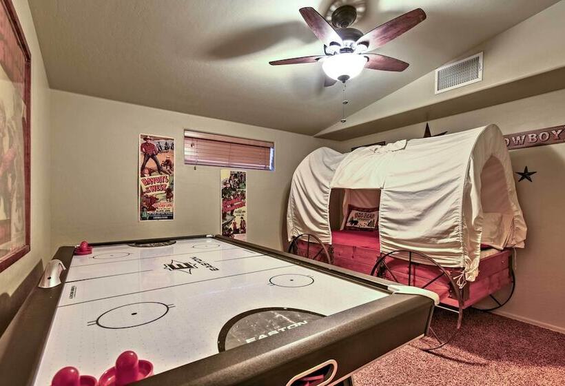 Mountain Cabin Retreat W/ Game Room, Patio & Views