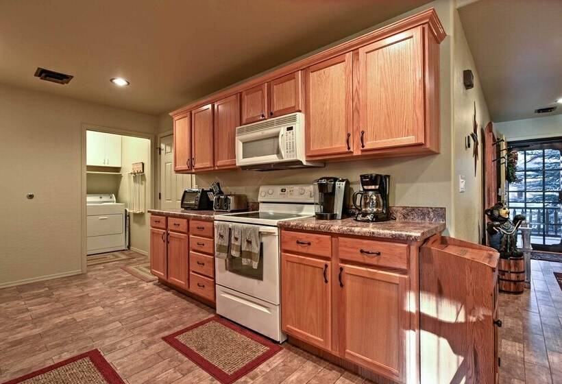 Mountain Cabin Retreat W/ Game Room, Patio & Views