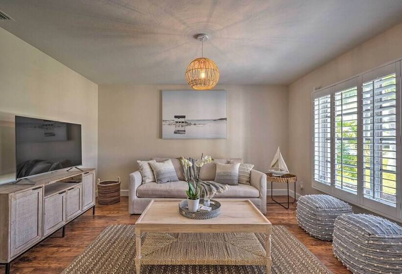 Naples Oasis W/ Screened Pool, Bike To Beach!