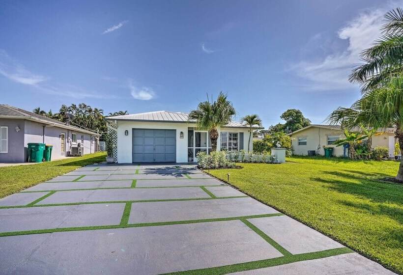 Naples Oasis W/ Screened Pool, Bike To Beach!