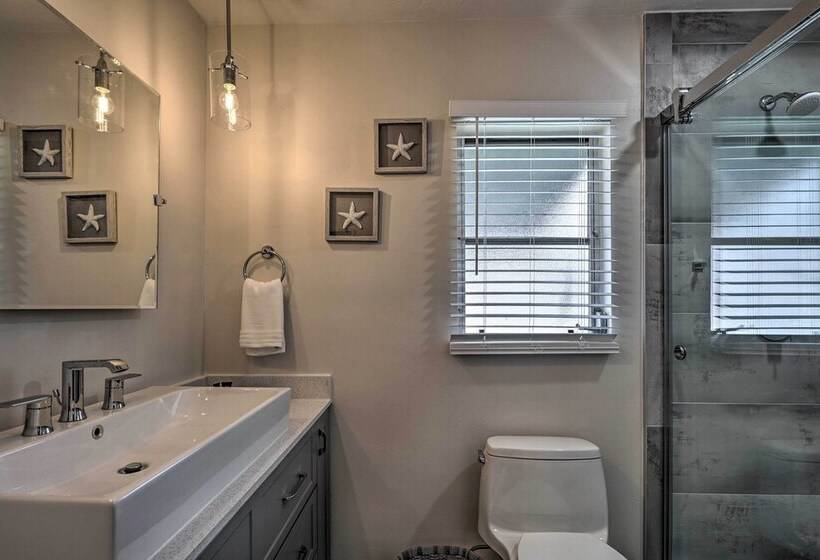 Naples Oasis W/ Screened Pool, Bike To Beach!