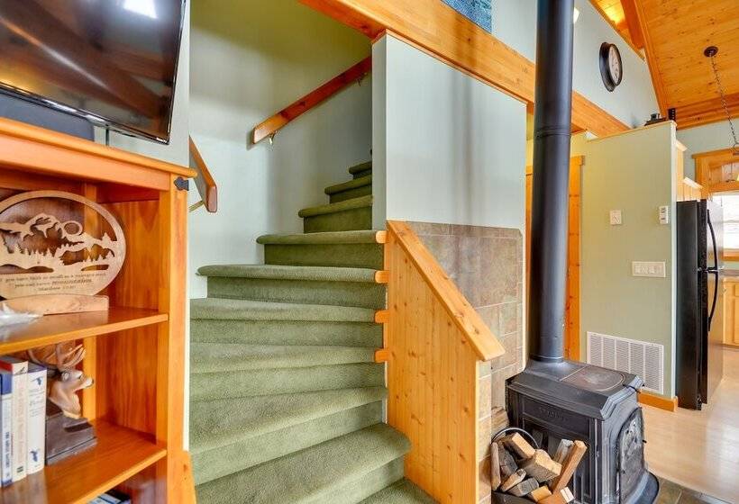 Off The Beaten Path  Cabin W/ Mtn Views & Hot Tub