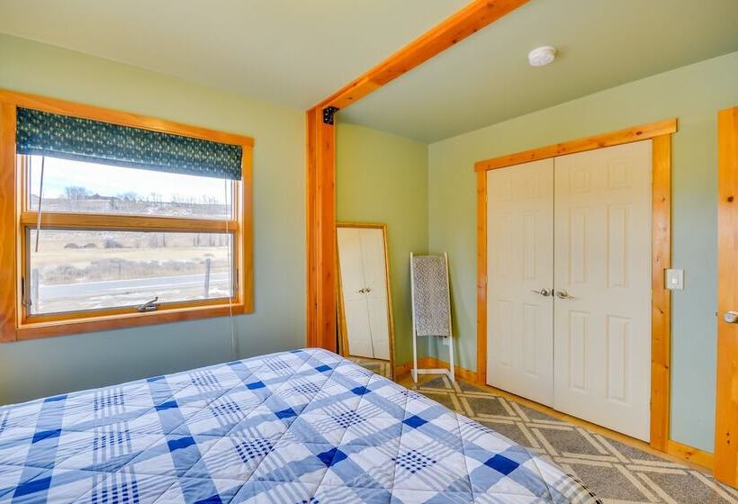 Off The Beaten Path  Cabin W/ Mtn Views & Hot Tub