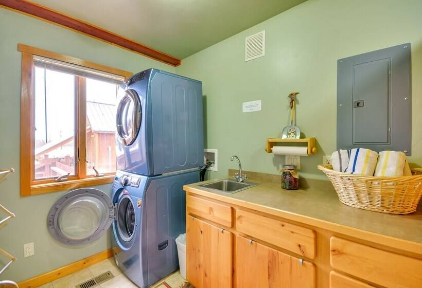 Off The Beaten Path  Cabin W/ Mtn Views & Hot Tub