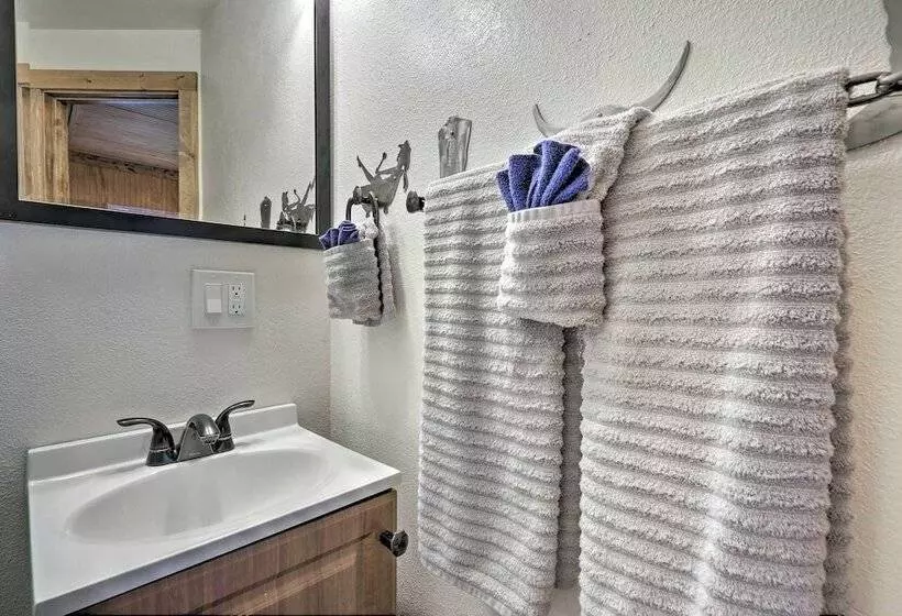 Petfriendly Cabin, 3 Mi To Show Low Lake!