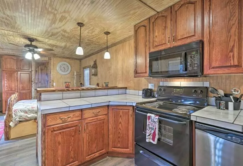 Petfriendly Cabin, 3 Mi To Show Low Lake!
