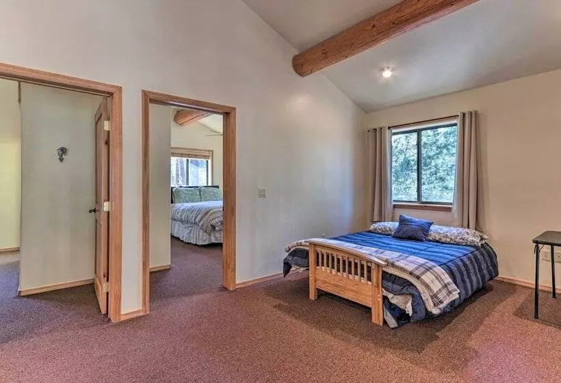 Home On 1 Acre W/ Wraparound Deck In Lakeside!