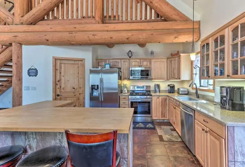 Home On 1 Acre W/ Wraparound Deck In Lakeside!