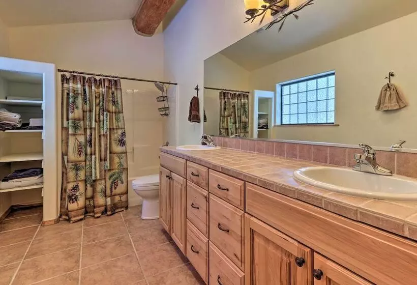 Home On 1 Acre W/ Wraparound Deck In Lakeside!