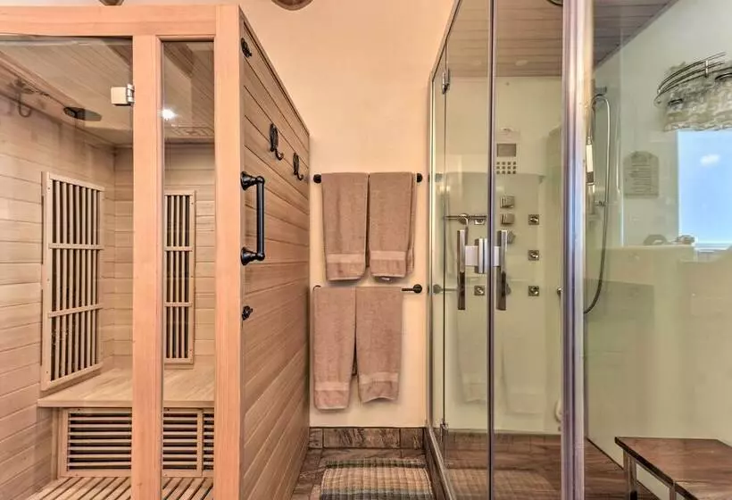 Home On 1 Acre W/ Wraparound Deck In Lakeside!