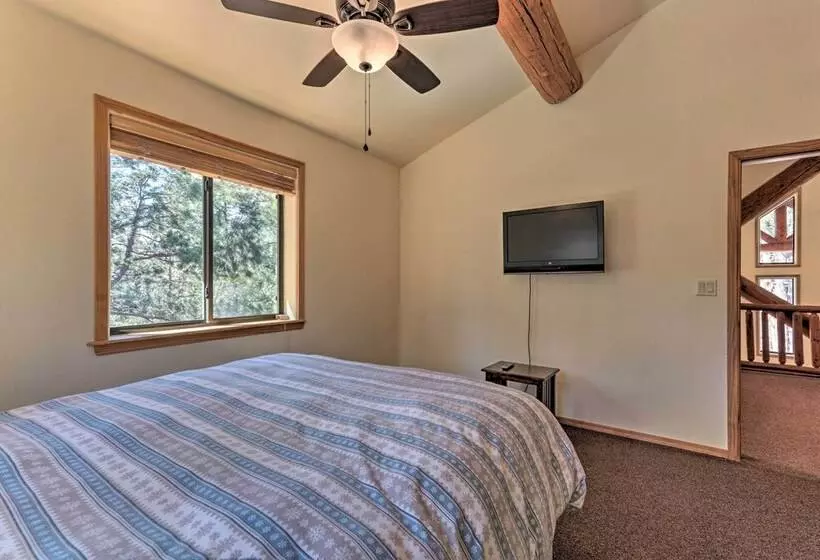 Home On 1 Acre W/ Wraparound Deck In Lakeside!