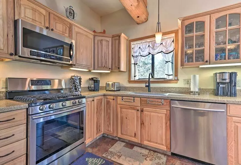 Home On 1 Acre W/ Wraparound Deck In Lakeside!