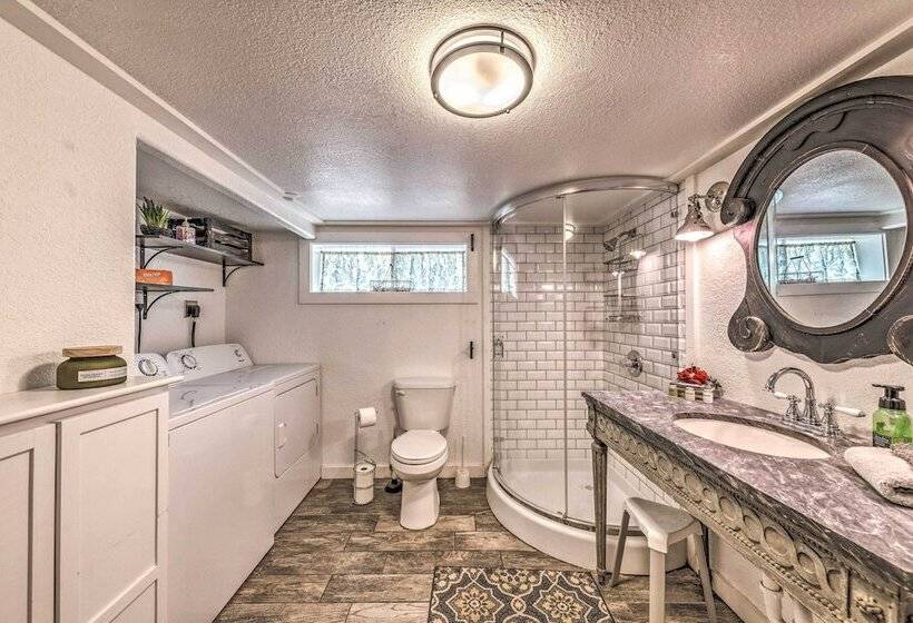 Riverfront Ruidoso Cabin W/ Deck, Walk To Midtown!