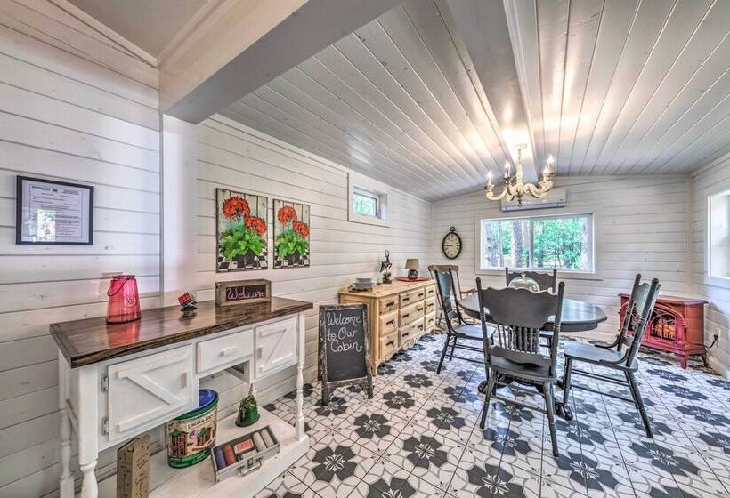 Riverfront Ruidoso Cabin W/ Deck, Walk To Midtown!