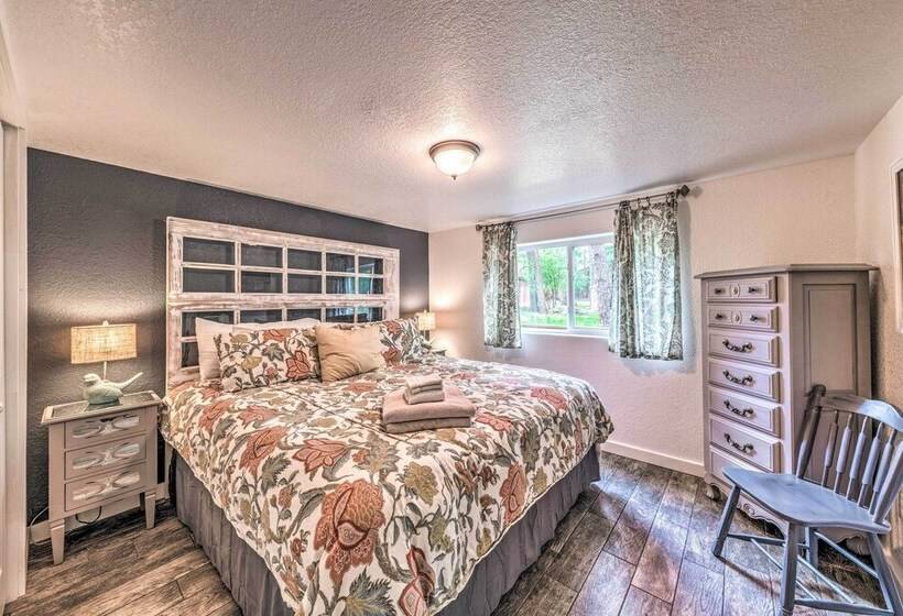 Riverfront Ruidoso Cabin W/ Deck, Walk To Midtown!