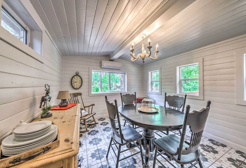 Riverfront Ruidoso Cabin W/ Deck, Walk To Midtown!