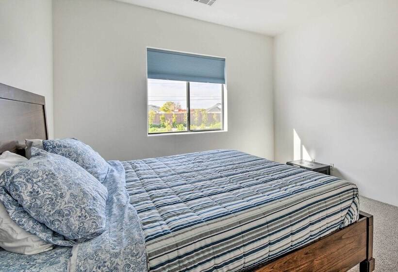 Phoenix Home W/ Desert Views & Garden Style Yard