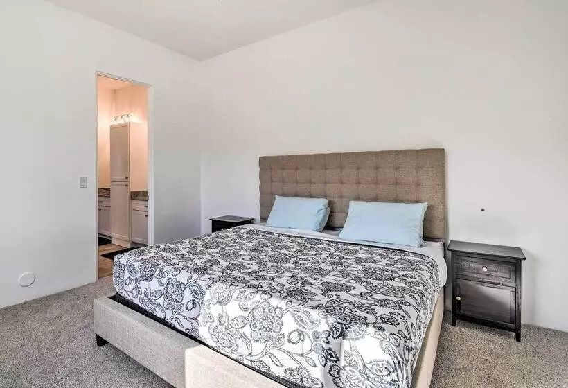 Phoenix Home W/ Desert Views & Garden Style Yard