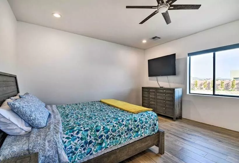 Phoenix Home W/ Desert Views & Garden Style Yard