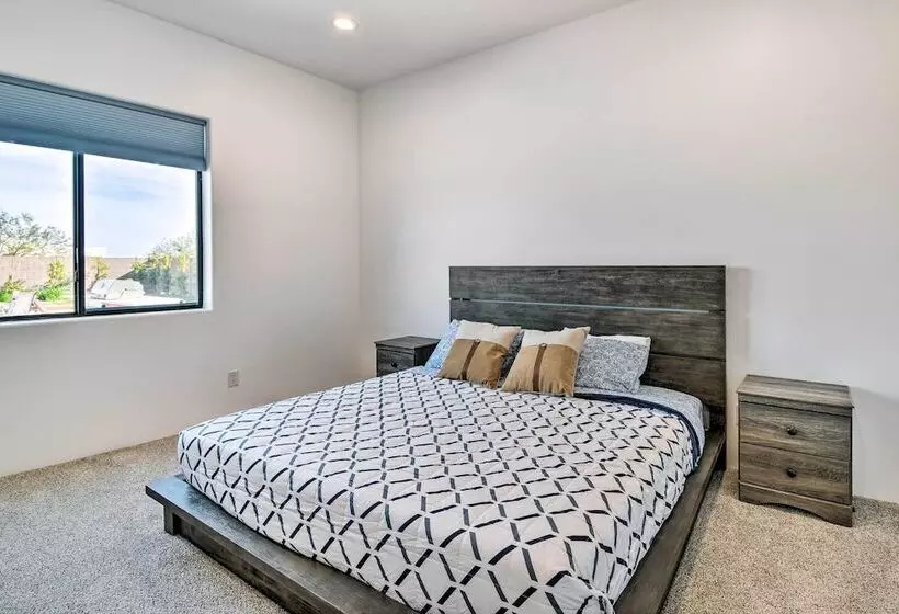 Phoenix Home W/ Desert Views & Garden Style Yard