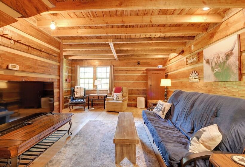 Relaxing Cosby Cabin W/ Fire Pit & Covered Porch!