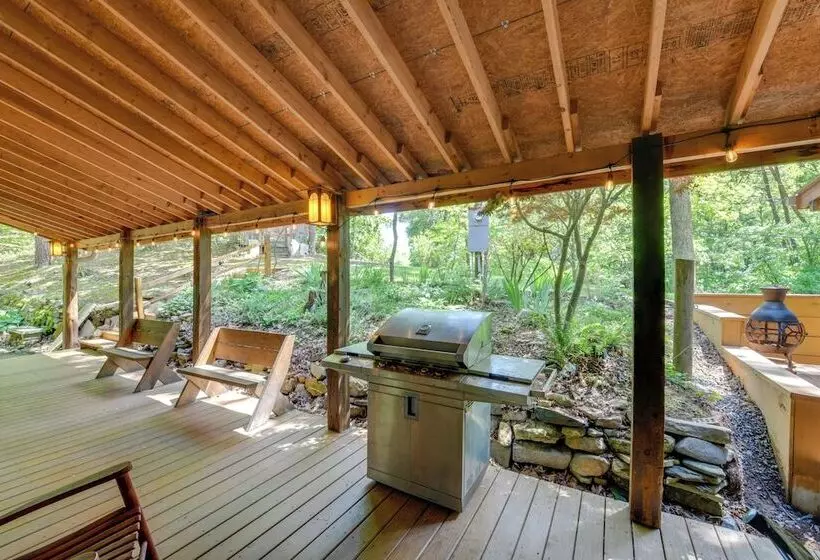 Relaxing Cosby Cabin W/ Fire Pit & Covered Porch!