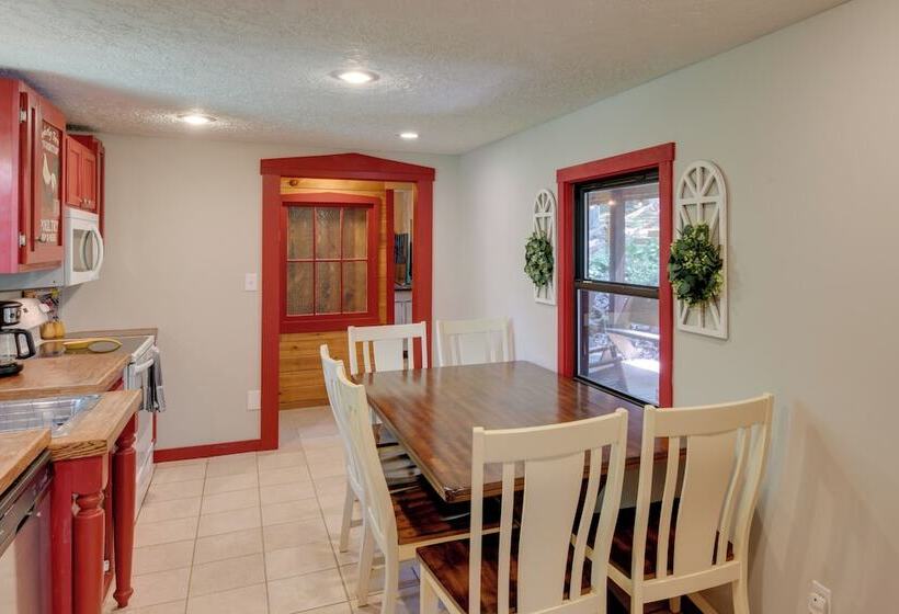 Relaxing Cosby Cabin W/ Fire Pit & Covered Porch!